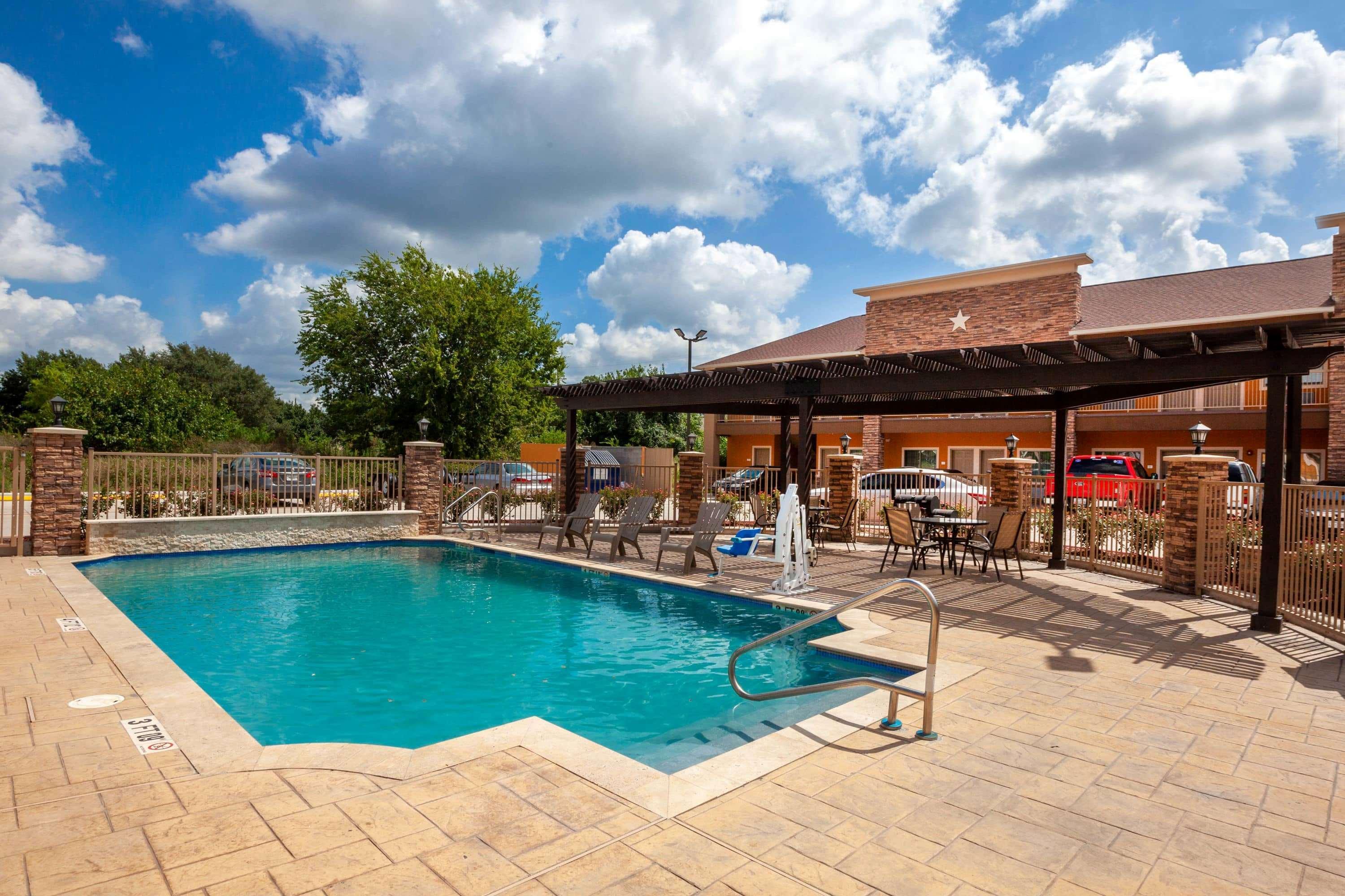 Super 8 By Wyndham Houston Northwest Cypress Hotel ภายนอก รูปภาพ