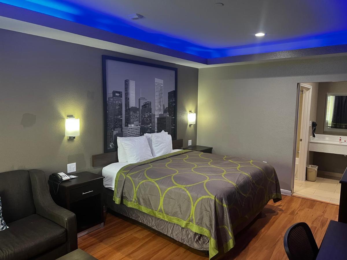 Super 8 By Wyndham Houston Northwest Cypress Hotel ภายนอก รูปภาพ
