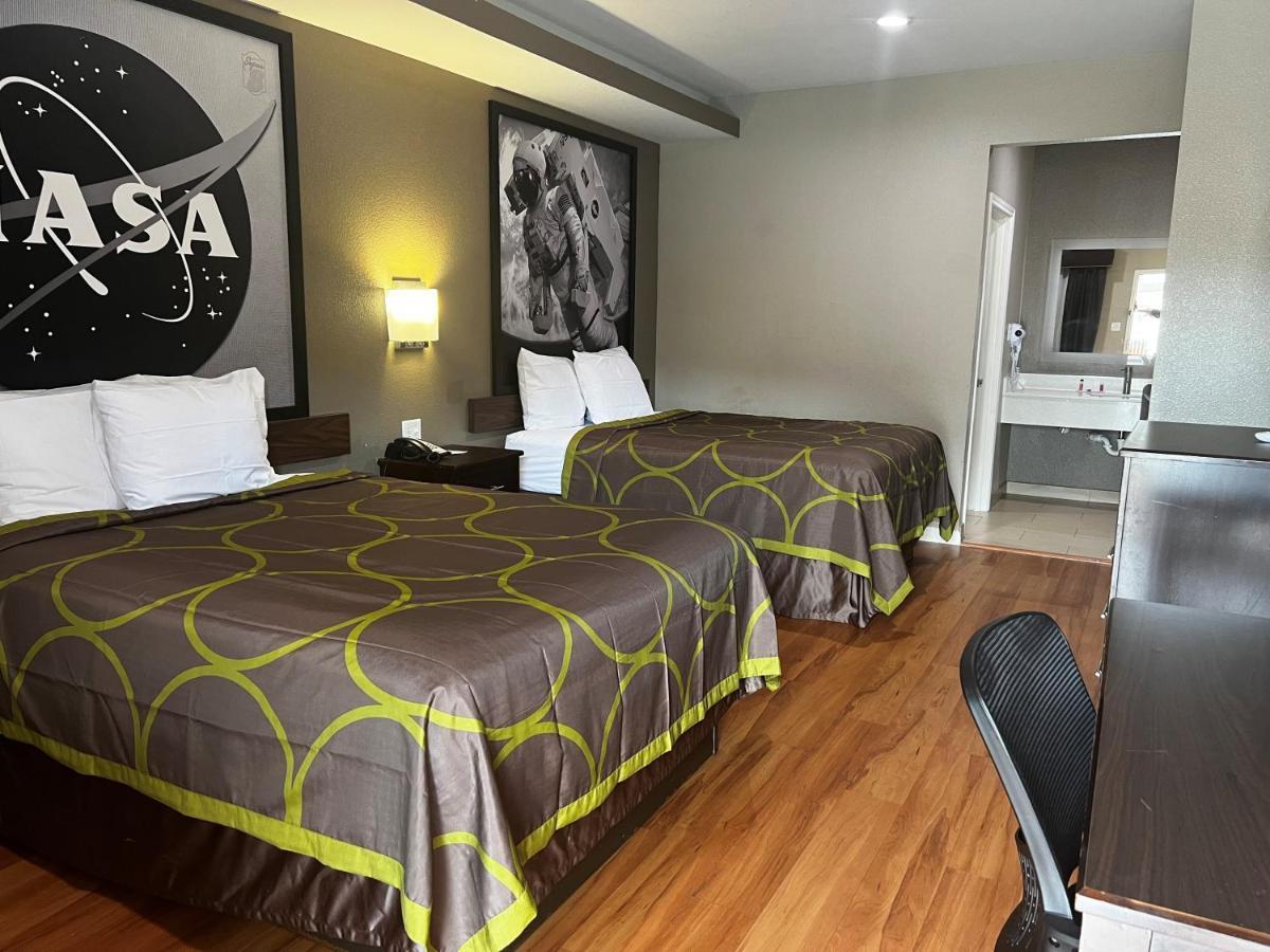 Super 8 By Wyndham Houston Northwest Cypress Hotel ภายนอก รูปภาพ